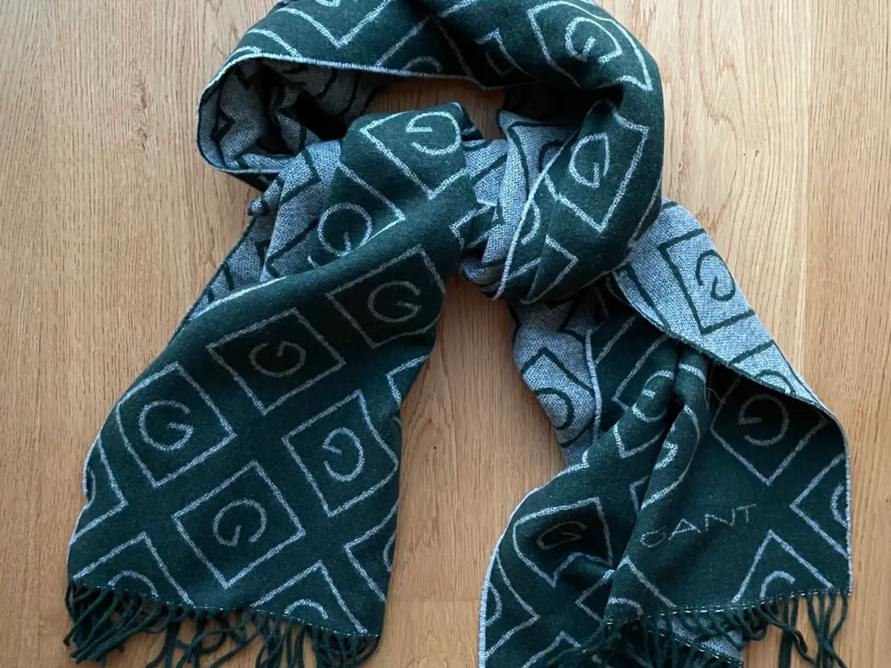 Billede 1 - GANT tørklæde icon