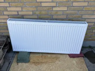 Purmo radiator med tilkobling i bunden