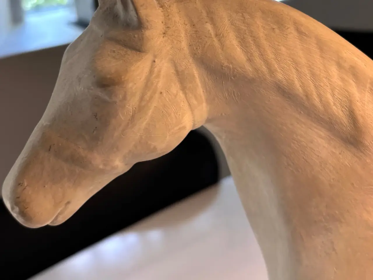 Billede 6 - Stor statue af flot hest udført i gips