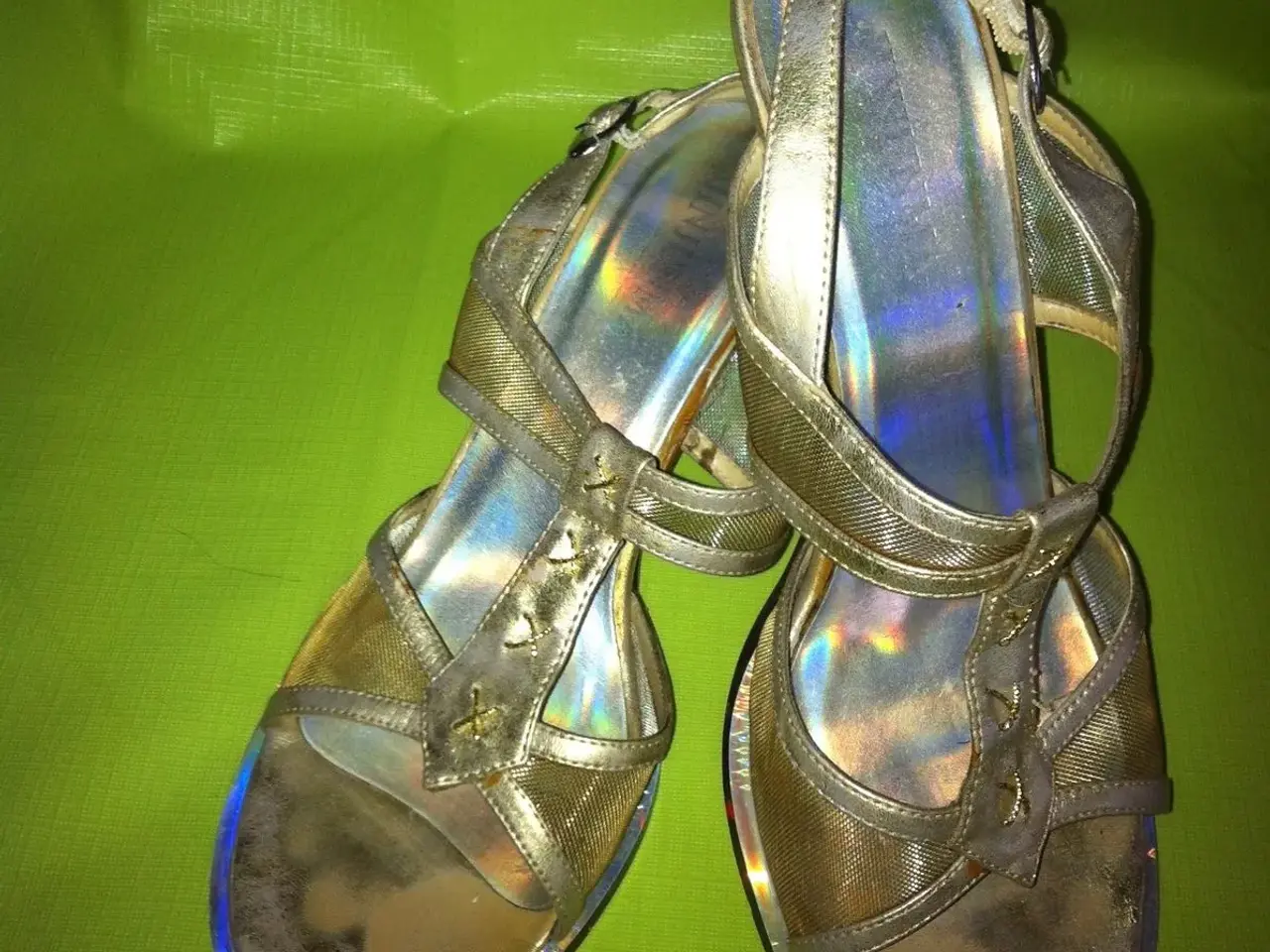 Billede 1 - Elegante Guld stiletter, Str: 40; 20kr