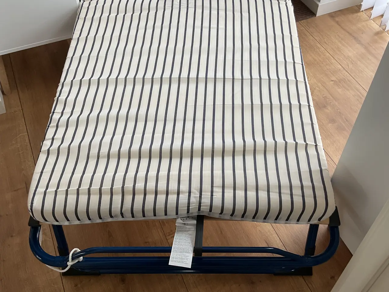 Billede 1 - Gæste seng med madras. Kan klappes sammen og er