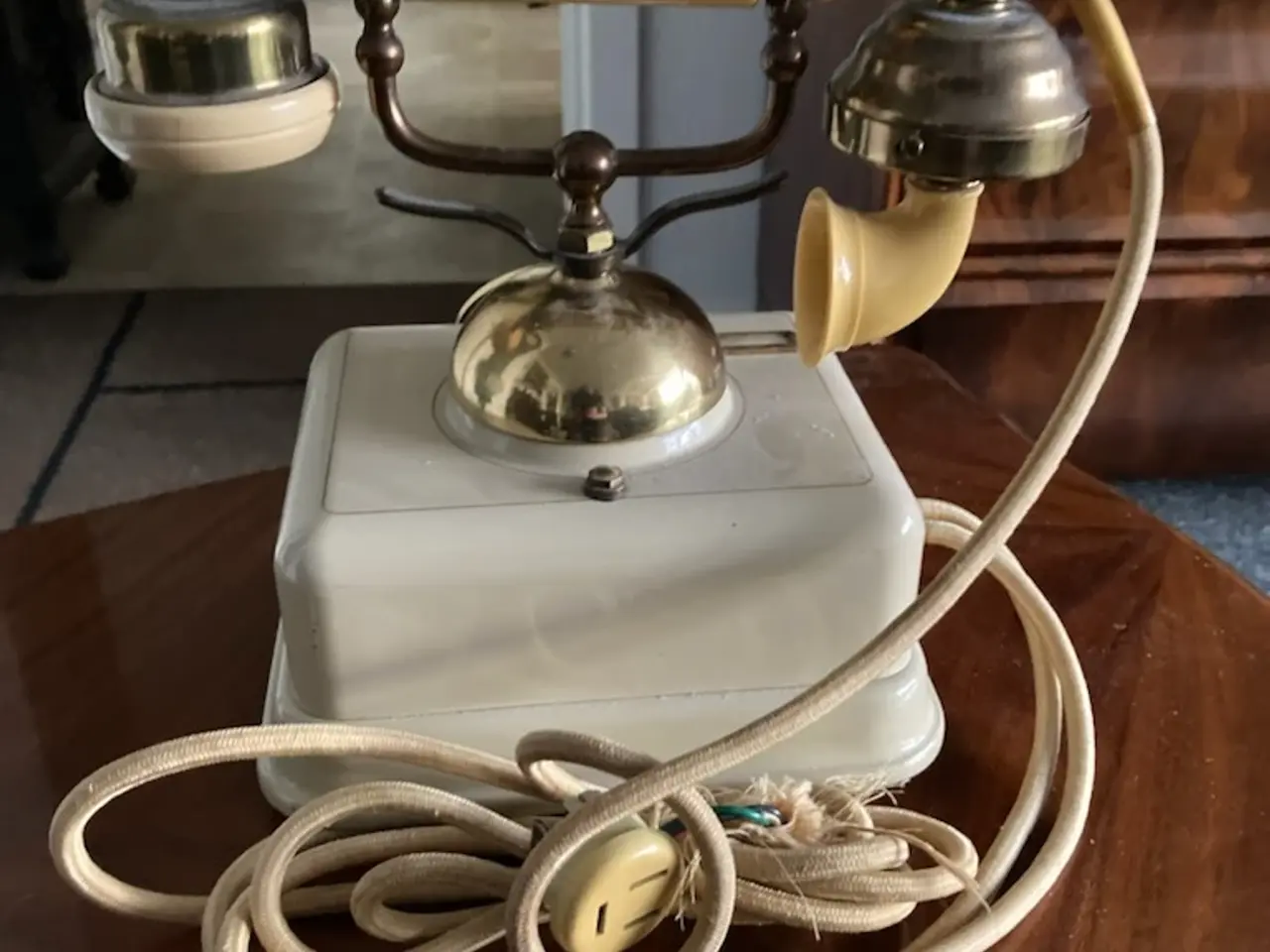 Billede 3 - Flot gammel fastnet bordtelefon i Beige