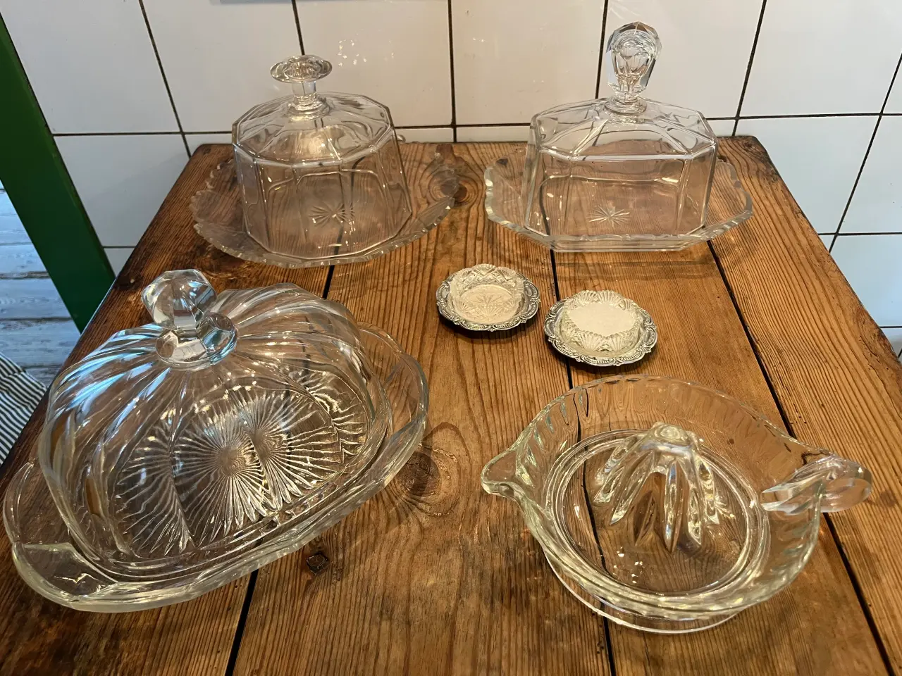 Billede 1 - 3 vintage osteklokker, grapefrugtpresse &  saltkar