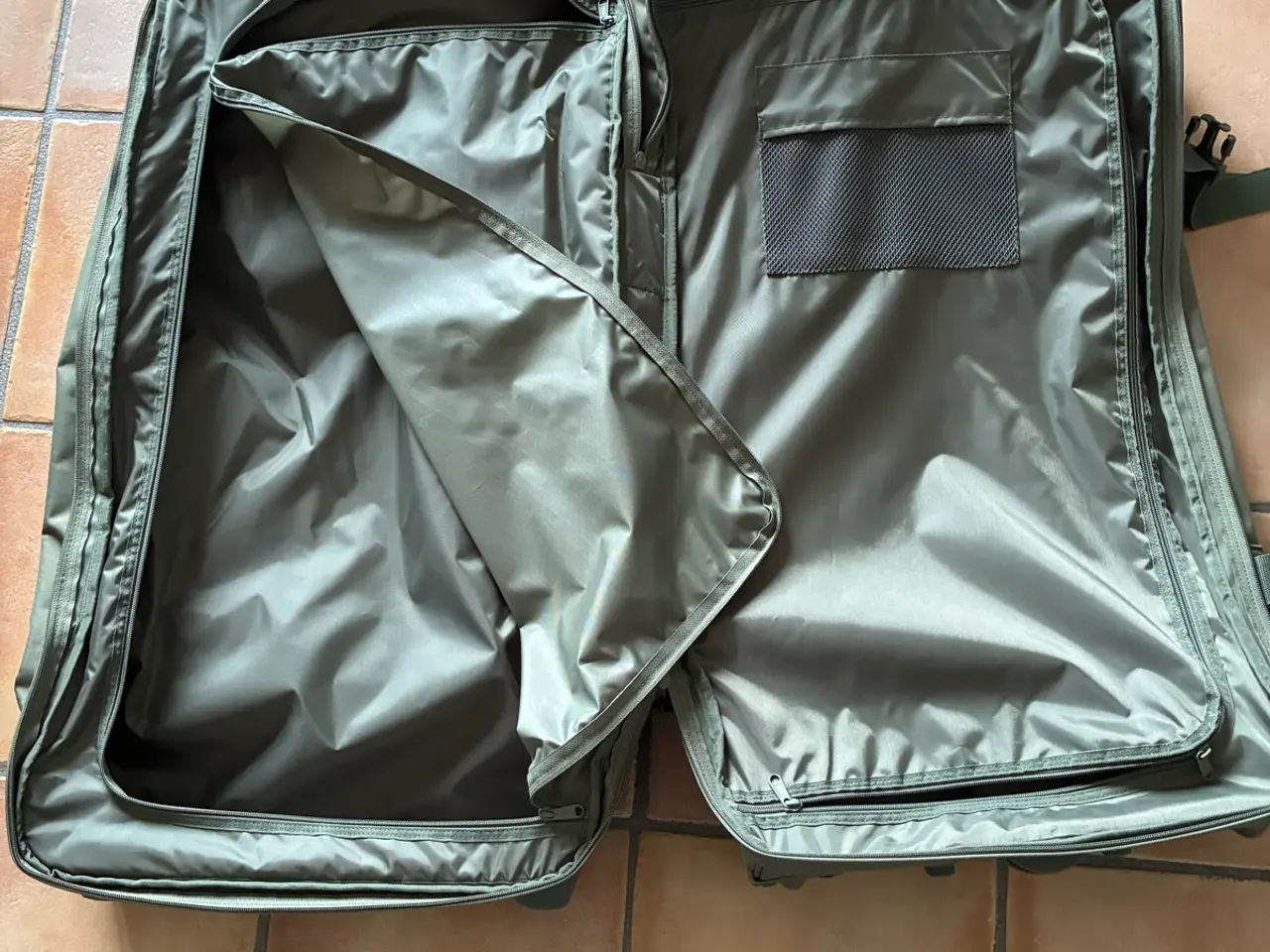 Billede 4 - Eastpak Kuffert Transit’R plus L (2 til salg)