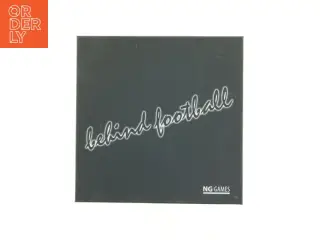 'Behind Football' fra NG Games (str. 30 x 30 x 8 cm)