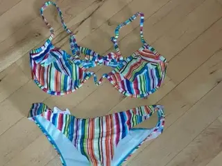 Bikini- Helt NYE. 4 typer .Assoterede: I medium