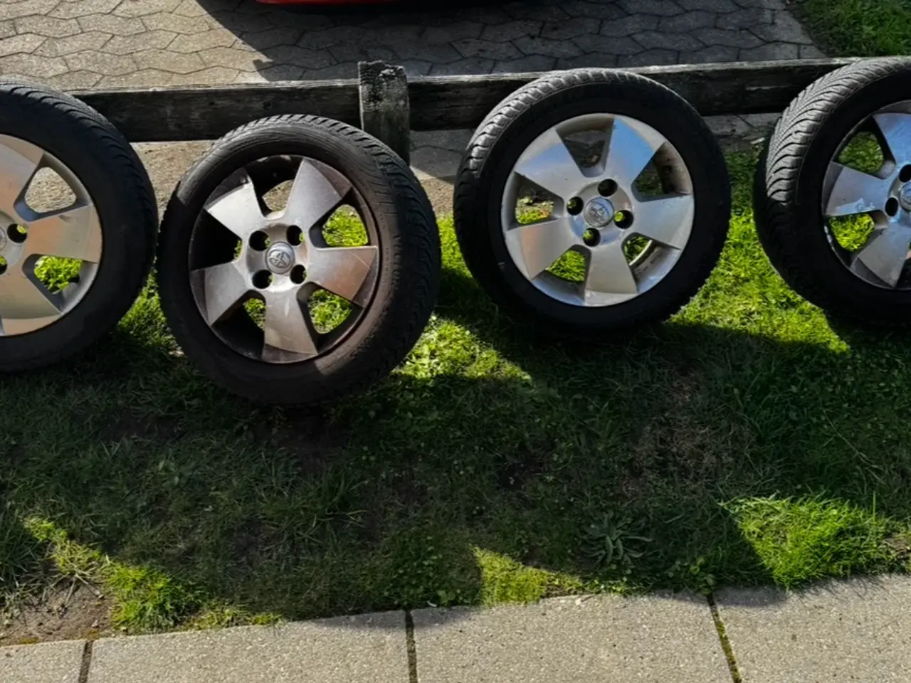 Billede 1 - 4 alufælge med helårsdæk