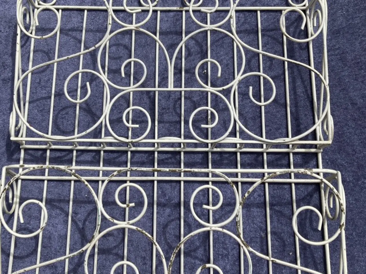 Billede 1 - Brevholder i tyndt metal med ornamentik