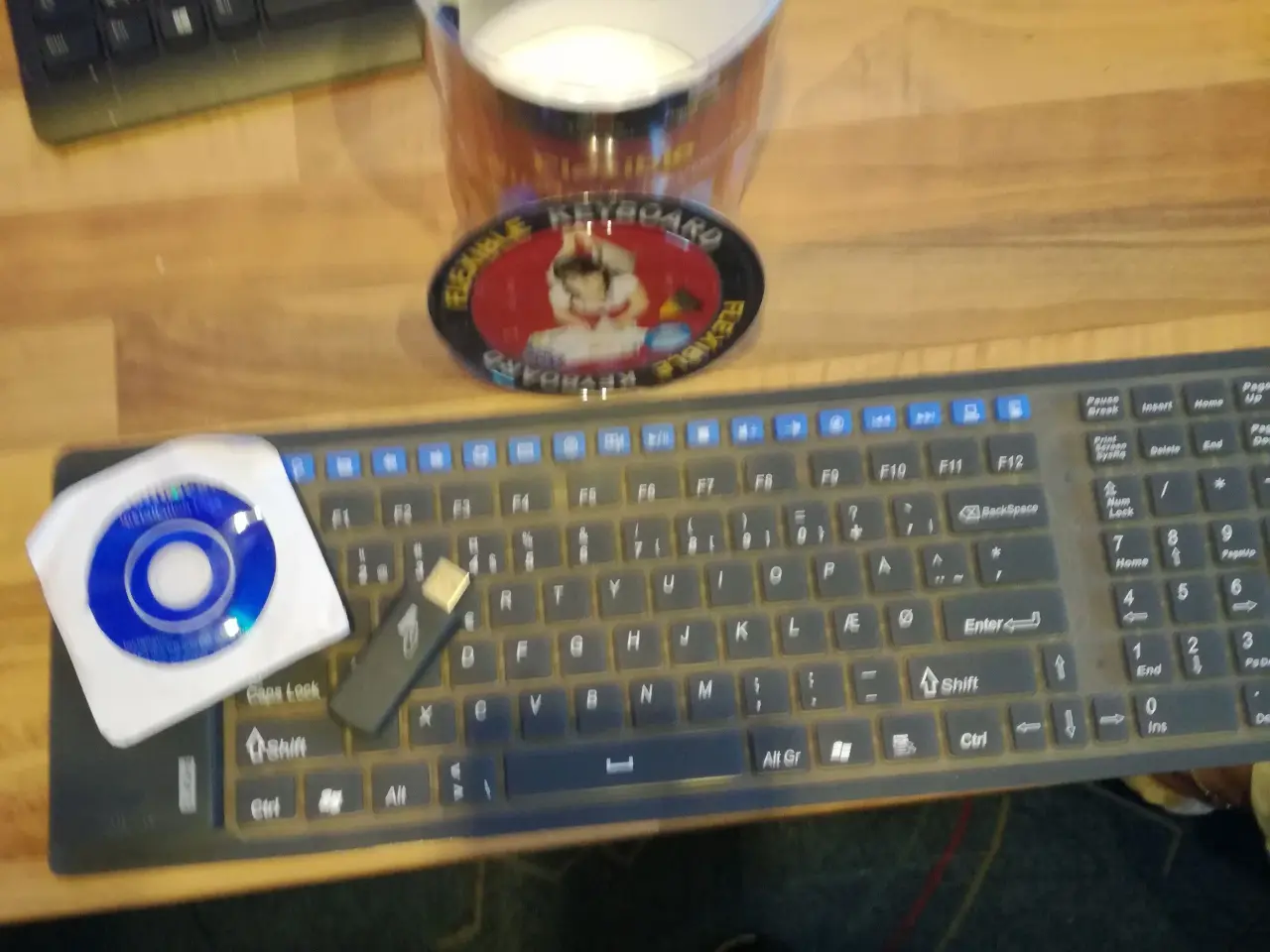 Billede 2 - Trådløs gummi tastatur, med cd-rom