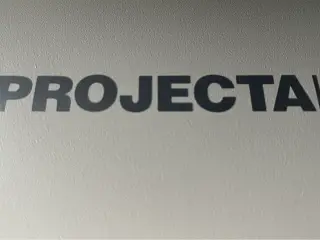 Elektrisk Projecta lærred (150x240 cm)