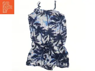 Sommerdragt med palmeprint fra H&M (str. 140)