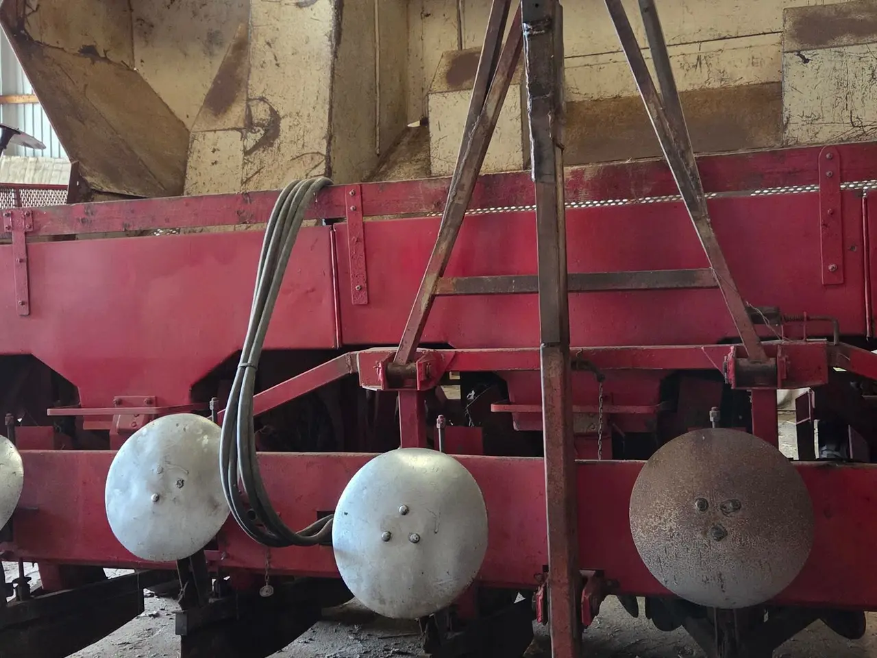 Billede 2 - Komarno Stor 6 rækket lægger, med 6 tons tank.