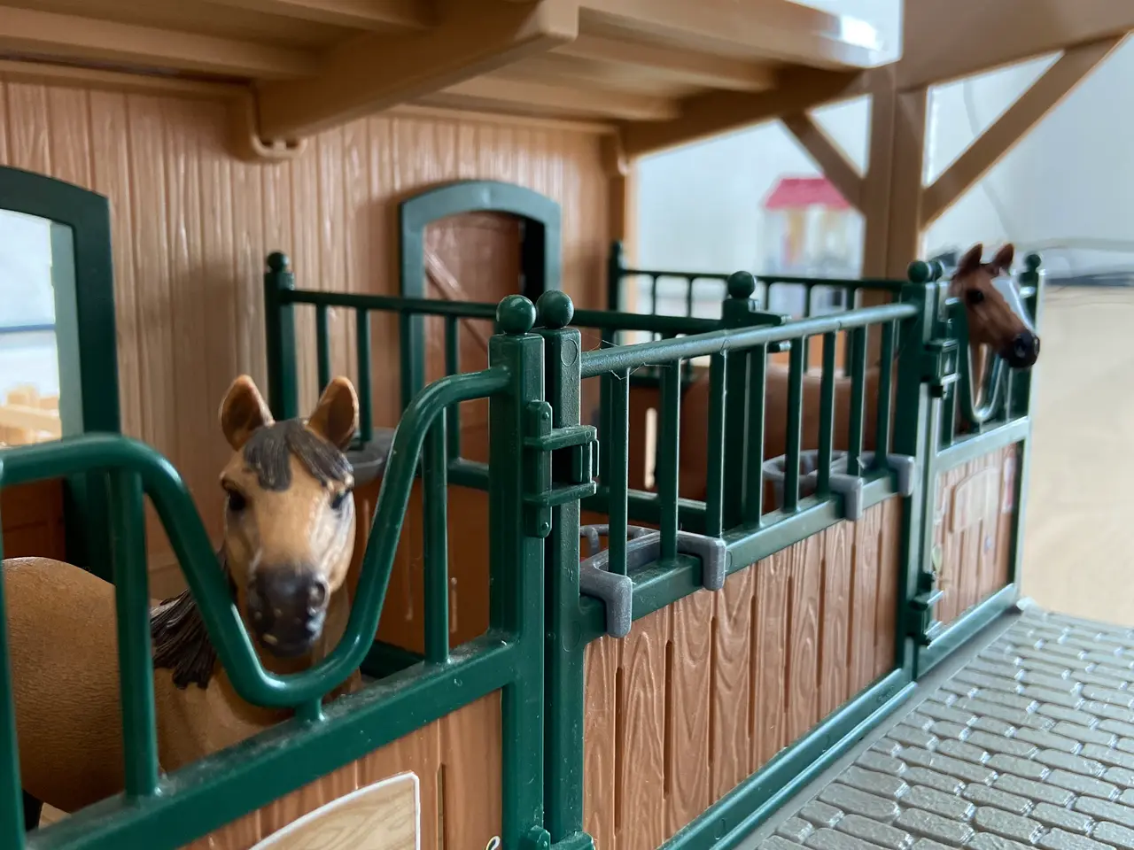 Billede 15 - Schleich dyr og stald plus tilbehør