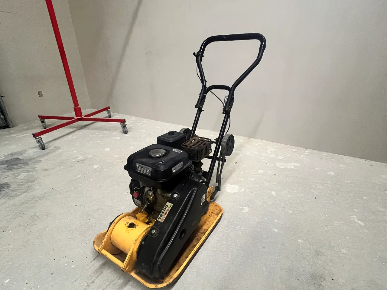 Billede 1 - Pladevibrator udlejes 60kg. 95kr.dag - 195kr.weeke