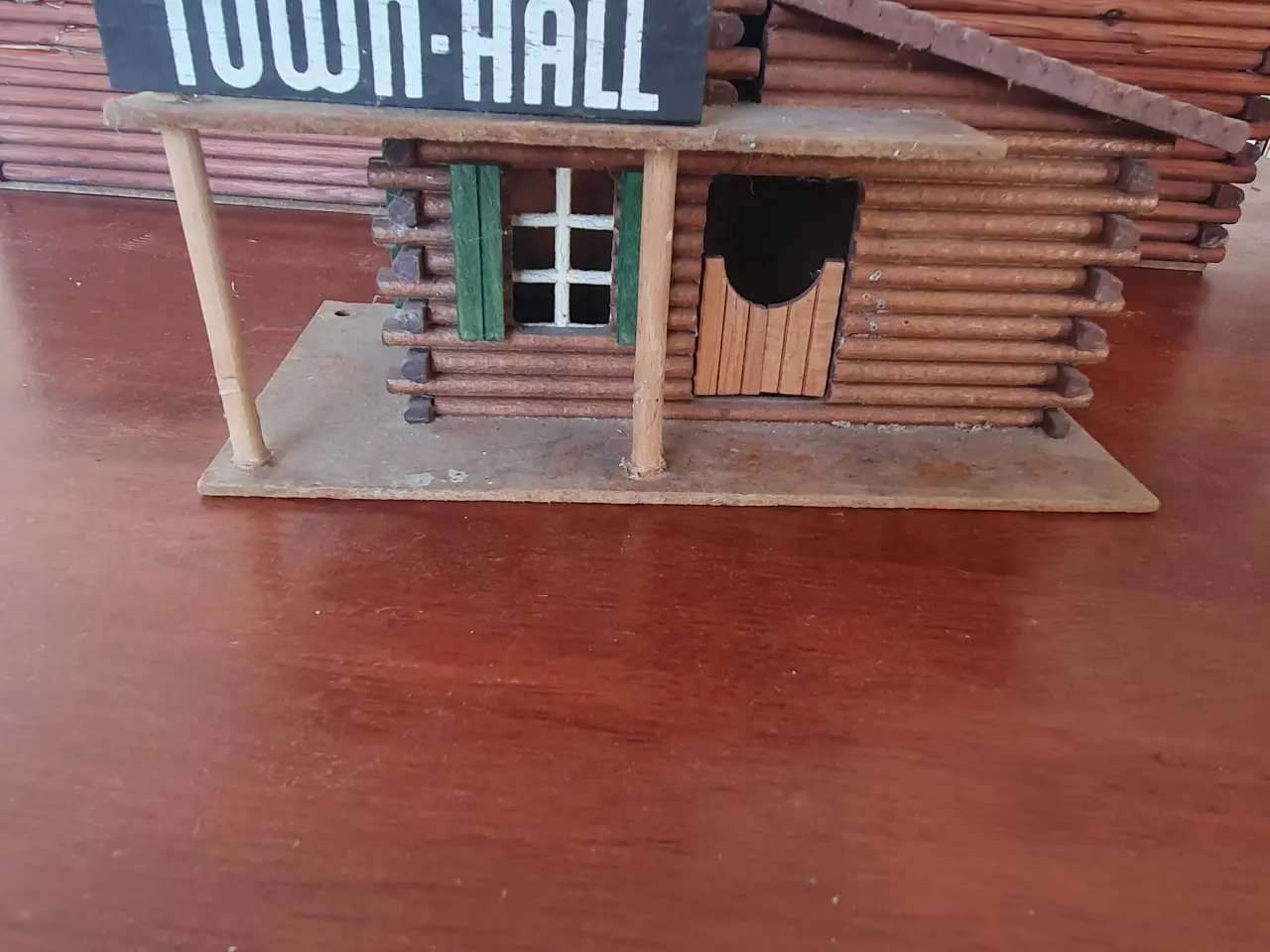 Billede 7 - Vintage westernstil town hall + figur