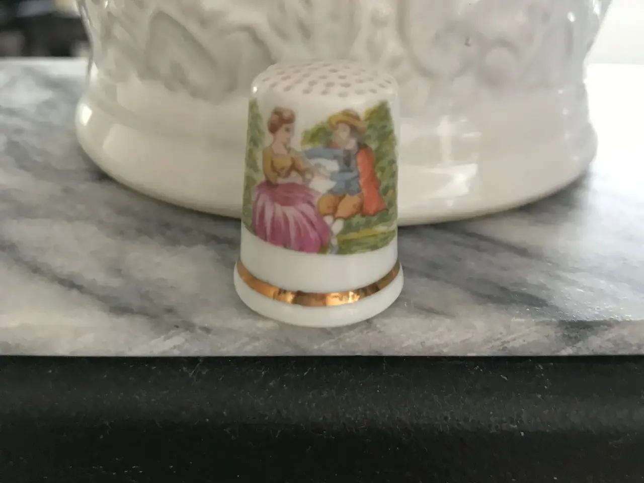 Billede 1 - Fingerbøl rokoko i porcelæn