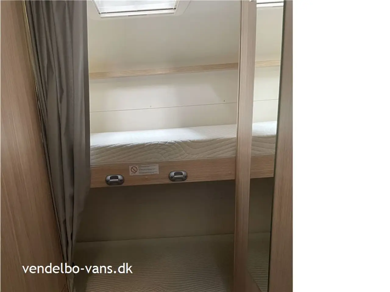Billede 16 - 2019 - SunLight A 68 EN EJERS - Praktisk familecamper med køjer, 6 sele -og sovepladser - variabel garage