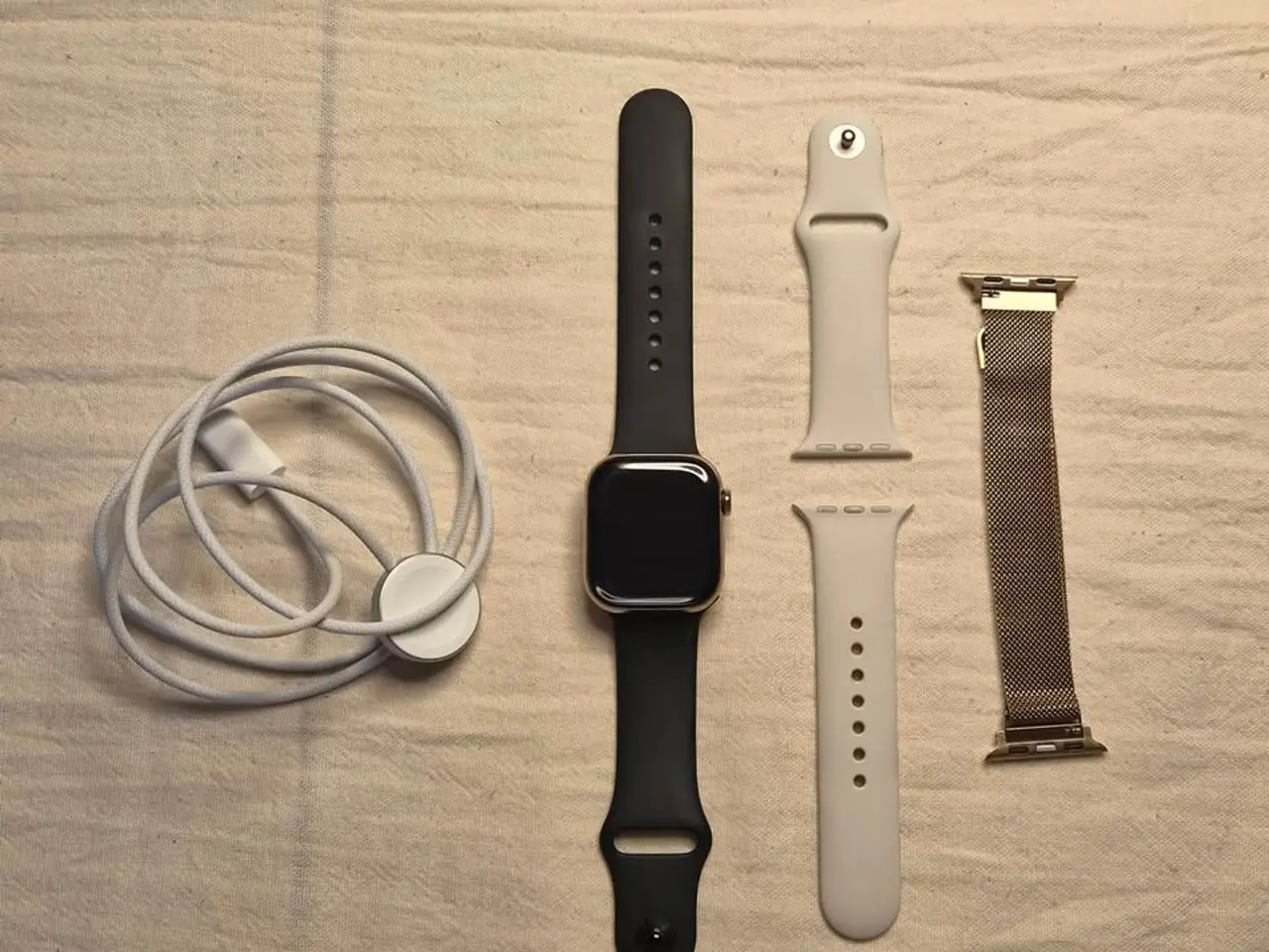 Billede 1 - Apple Watch S10, 42mm, GPS+Cel, Titanium gold