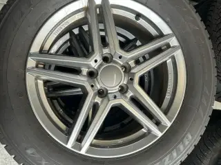 Bridgestone vinterdæk på alufælge.