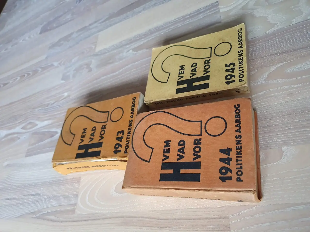 Billede 3 - Hvem Hvad Hvor årbog - 1943, 1944, 1945