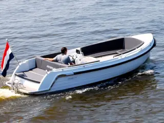 Interboat Intender 700