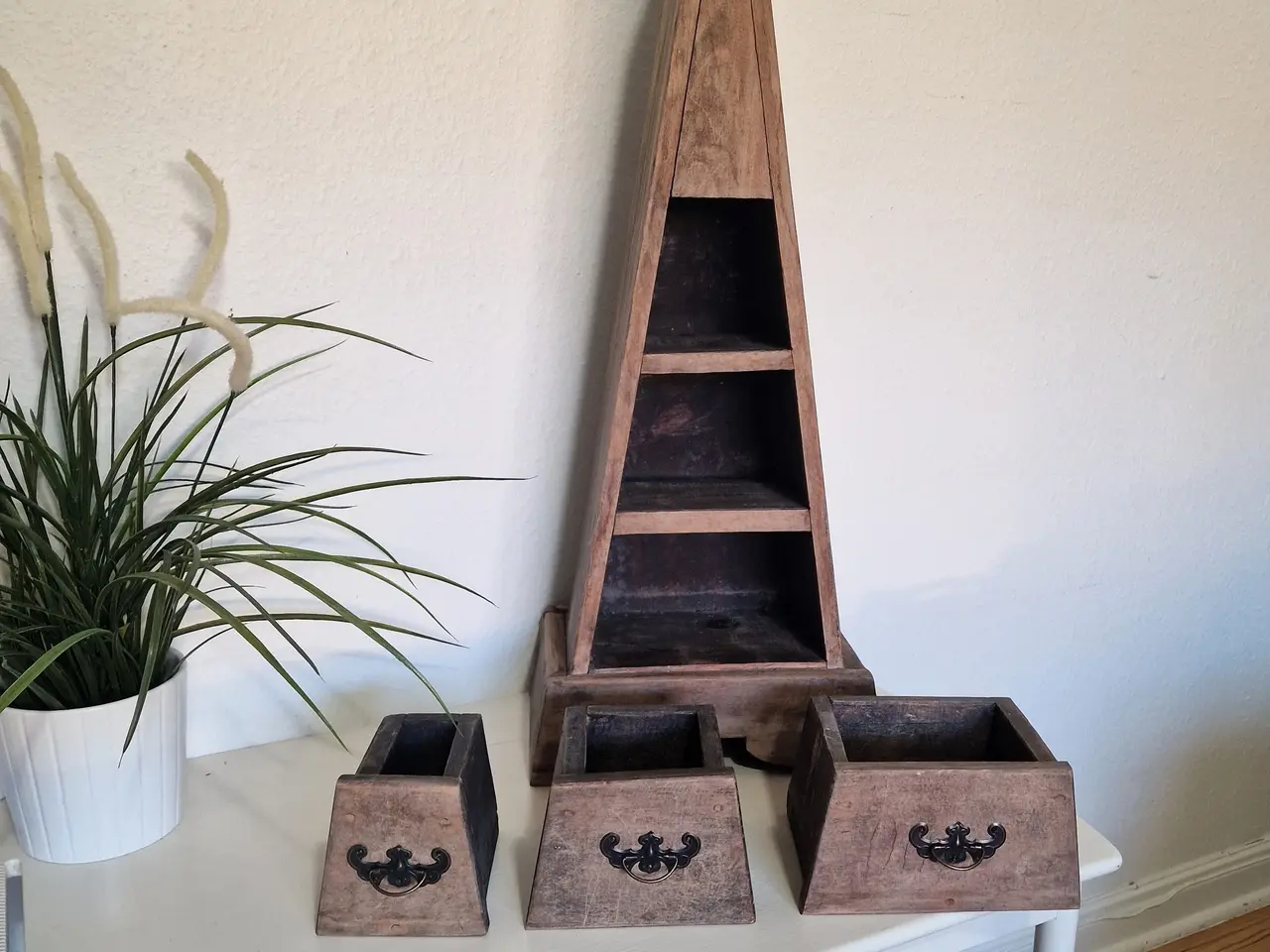 Billede 2 - Sød vintage pyramideformet kommode.