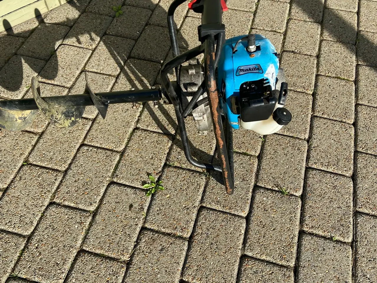 Billede 2 - Makita benzin jordbor med snegl sælgeG
