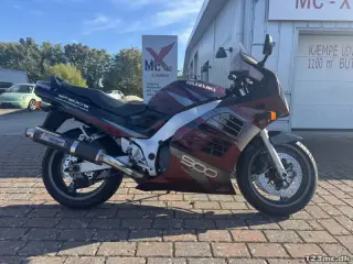 Suzuki RF 900 R