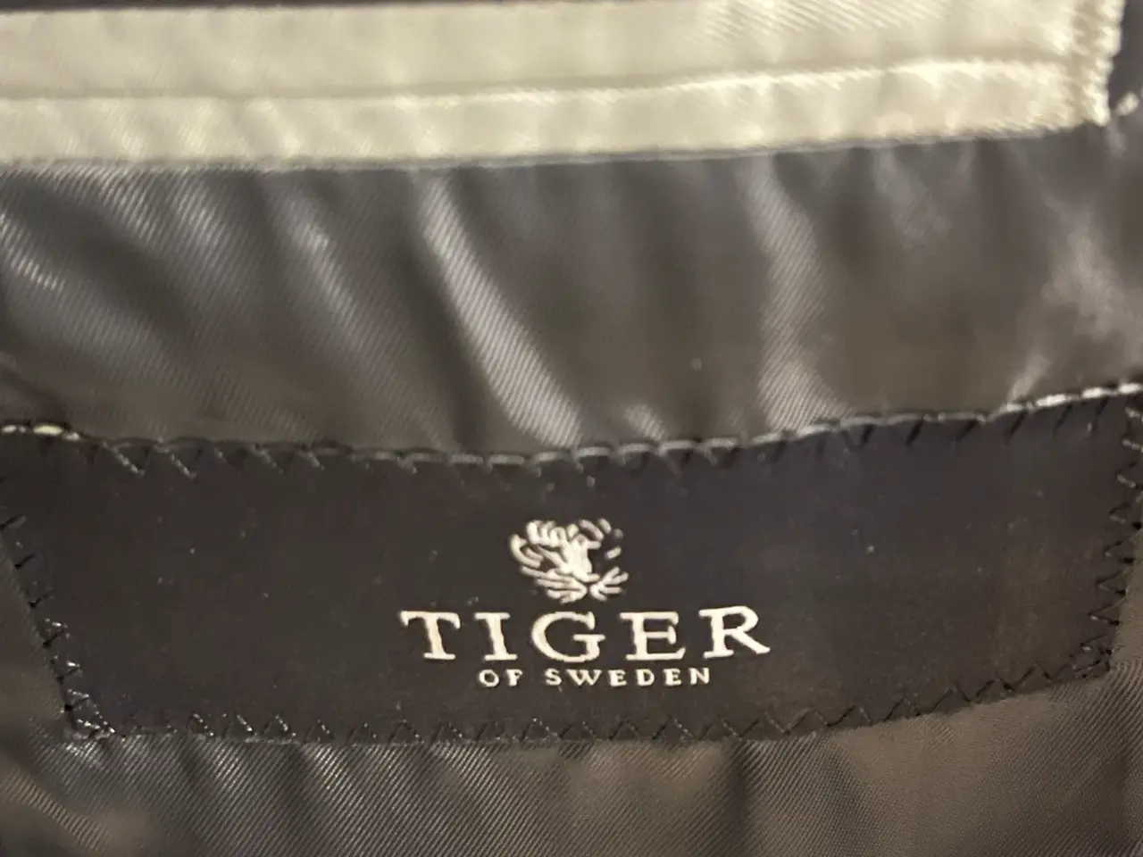 Billede 7 - Tiger of Sweden habitjakke