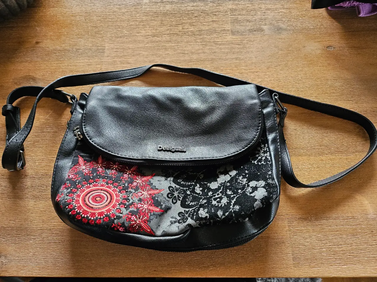 Billede 1 - Desigual skuldertaske, som ny