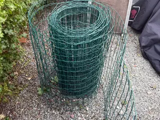 Jeg sælger dette metalhegn.
