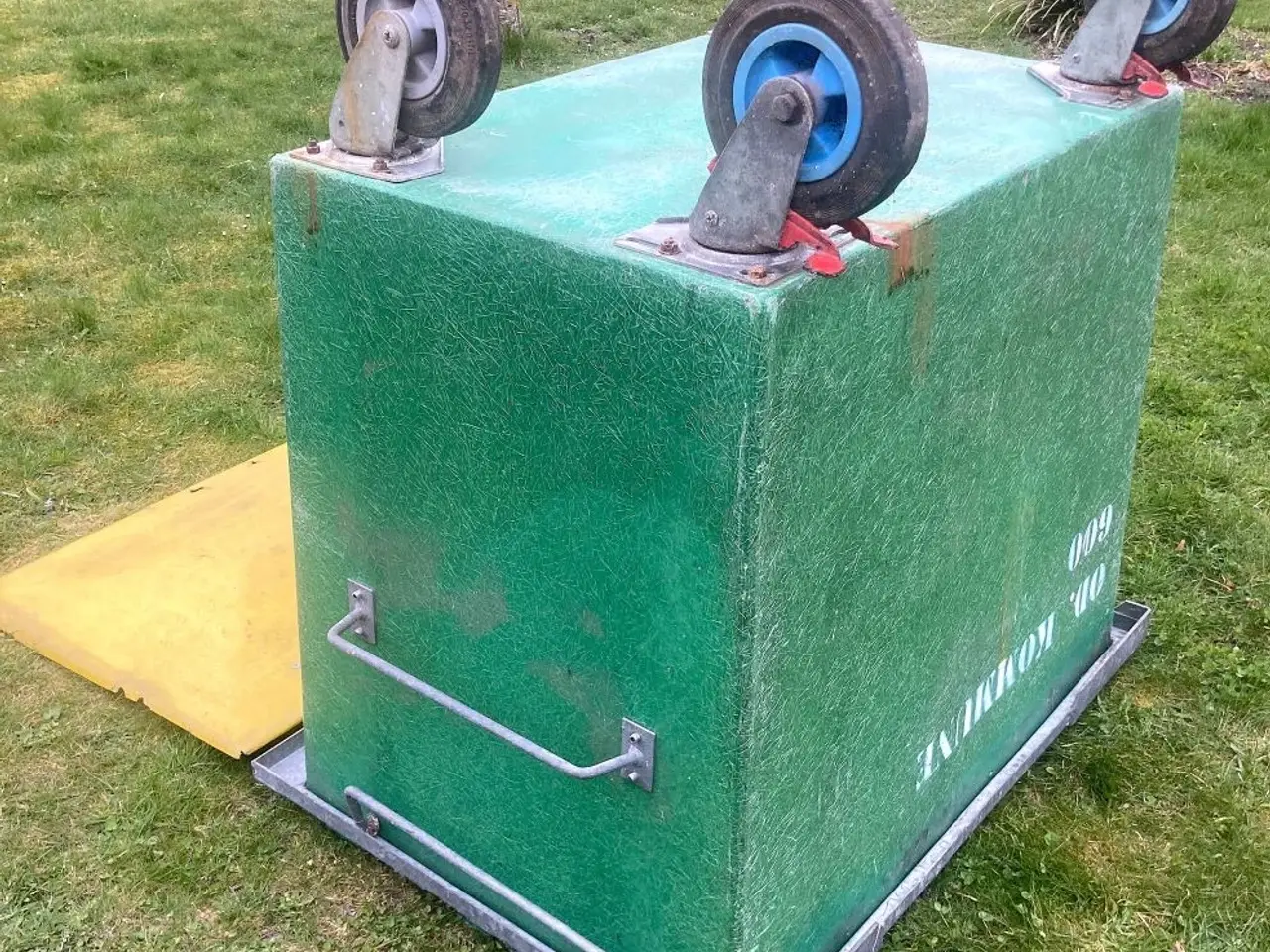Billede 4 - Affaldscontainer, glasfiber 600 ltr.