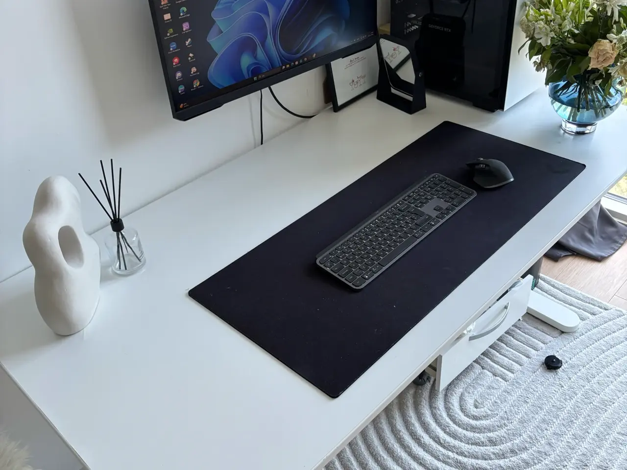 Billede 1 - IKEA Skrivebord i flot stand