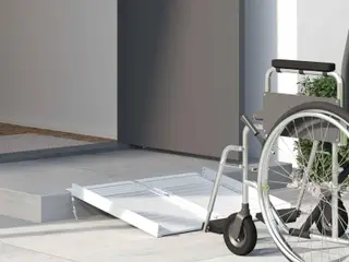 Rampe til kørestol - aluminium, sølv, 62 × 73 × 5 cm, 270 kg - sammenklappelig