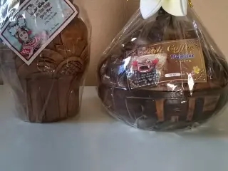 Træskærerdåser med kaffe og te