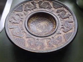 Fad af stentøj fra Royal Copenhagen.
