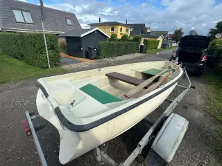 KMW dromedille with 320 jolle