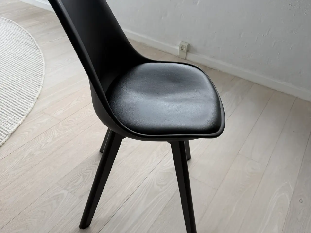 Billede 2 - Spisebord i hvid laminat