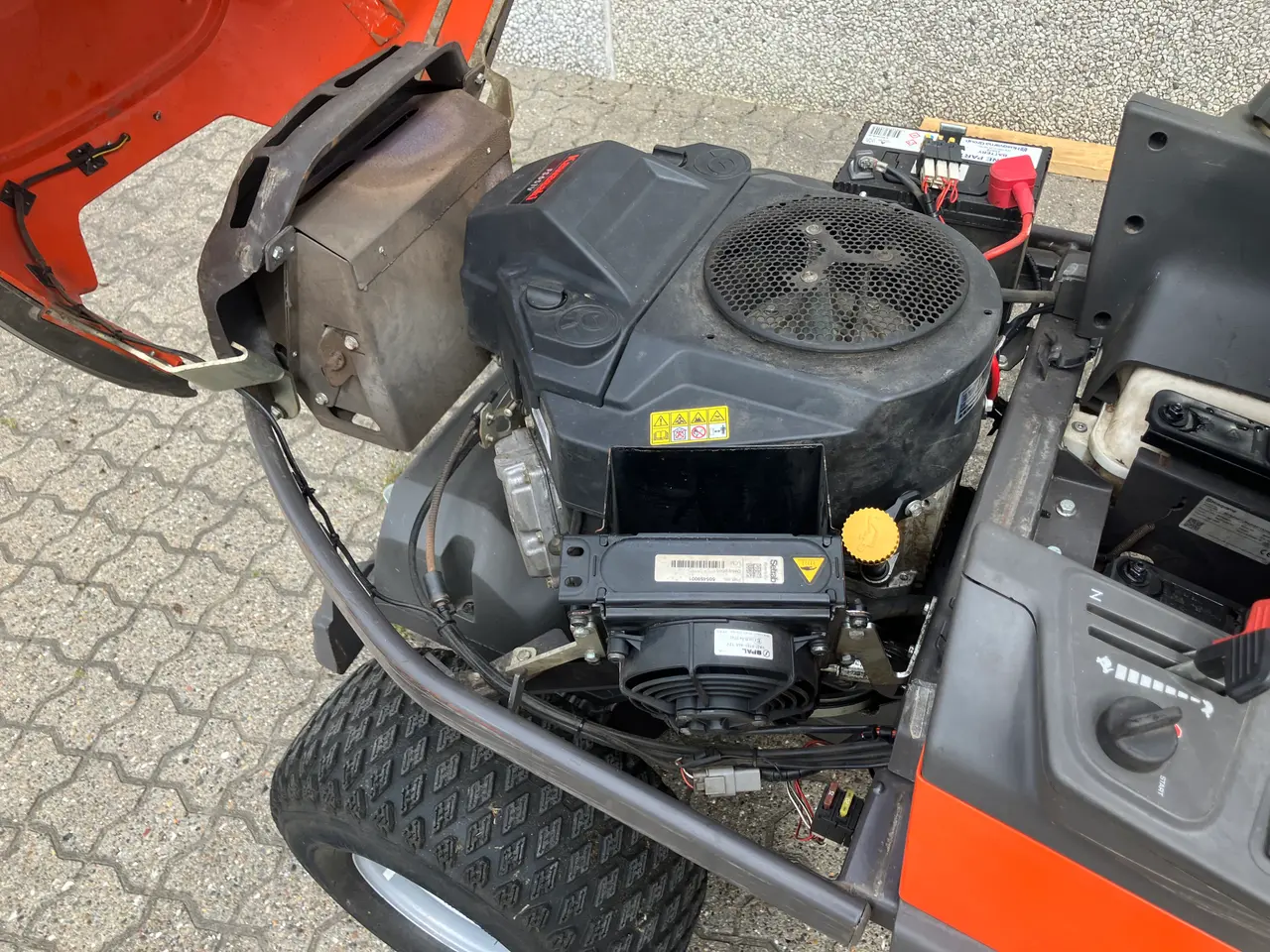 Billede 3 - Husqvarna R 420 AWD  årg 2022