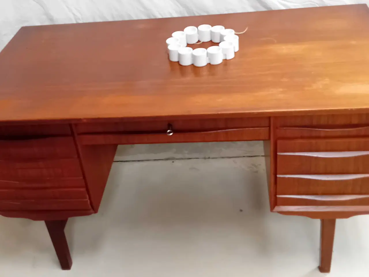 Billede 3 - Skrivebord teaktræ med hylder