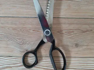 Skræddersaks med takker