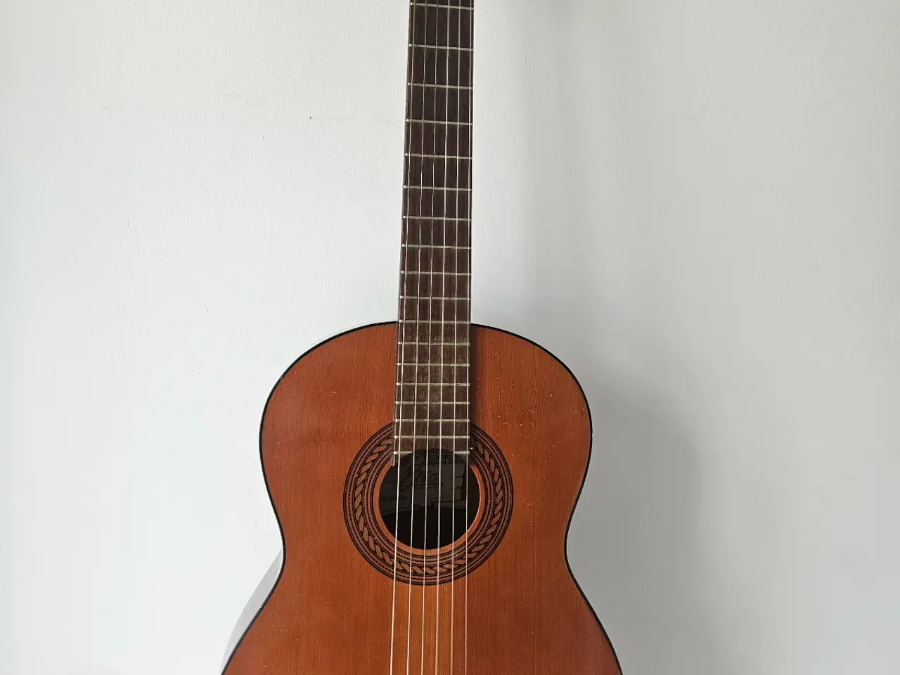 Billede 1 - God begynderguitar.