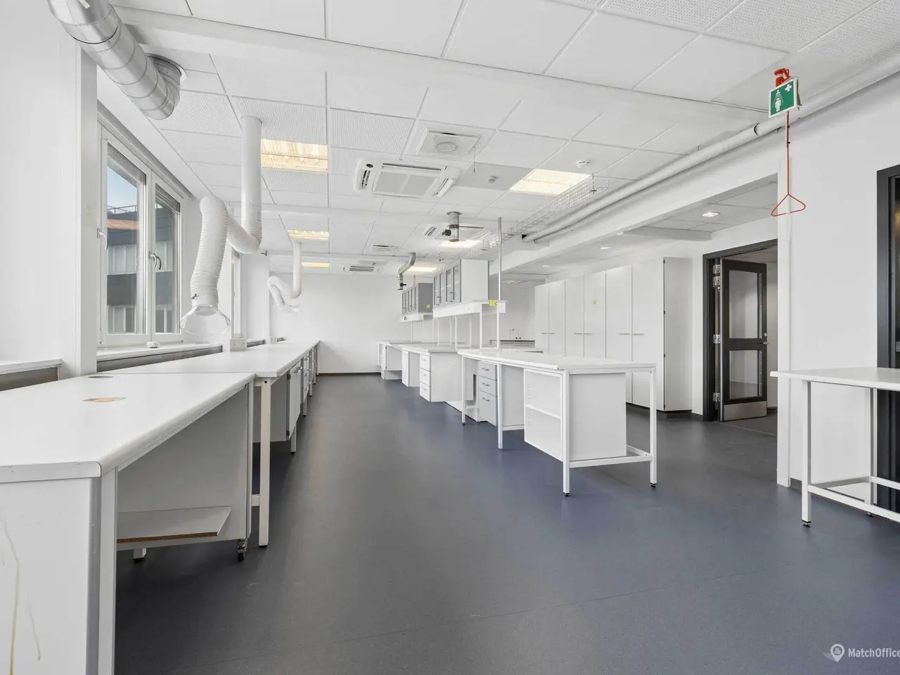 Billede 13 - Moderne og lyst laboratorium med kontor tæt på metro