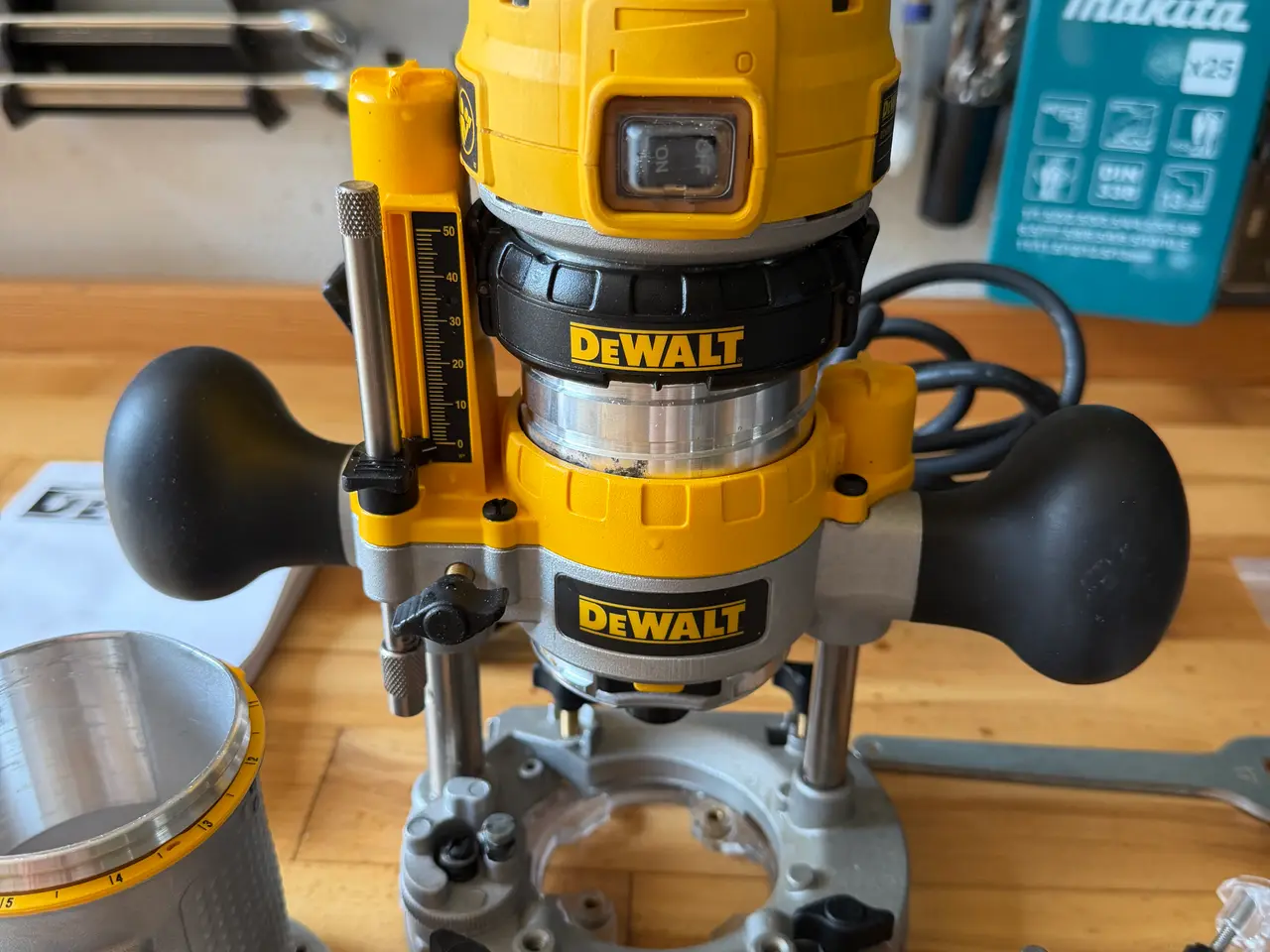 Billede 3 - Overfræser Dewalt D26204k