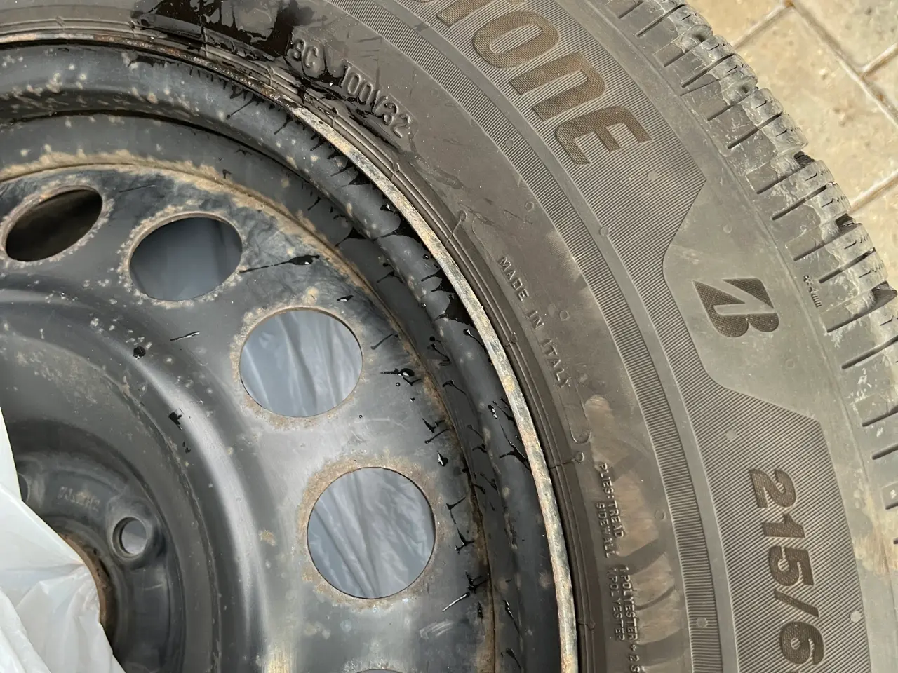 Billede 4 - Vinterdæk på stålfælge. Har kun kørt 5000km.