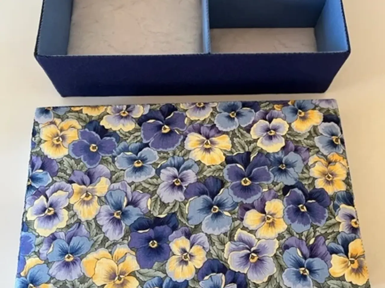 Billede 1 - Æske syet i patchwork