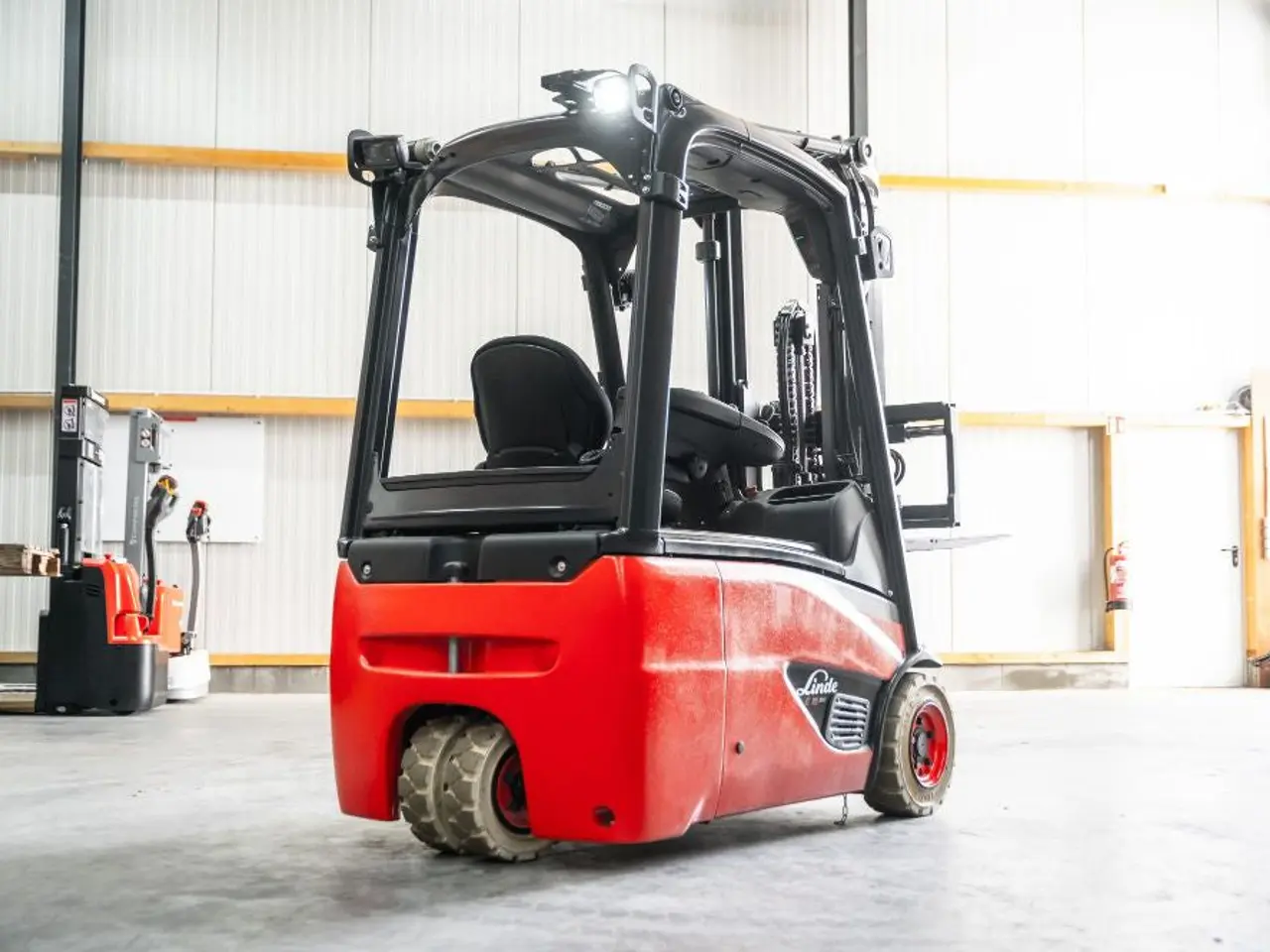 Billede 2 - Linde E 16-02 el-gaffeltruck - 1600 kg, 3140 mm, årg. 2018, 8733 timer - brugt