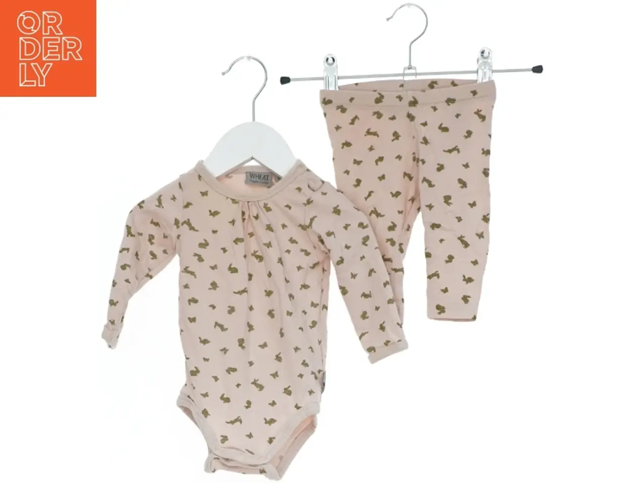 Billede 1 - Lyserødt sæt med bodystocking og bukser fra Wheat (str. 62)