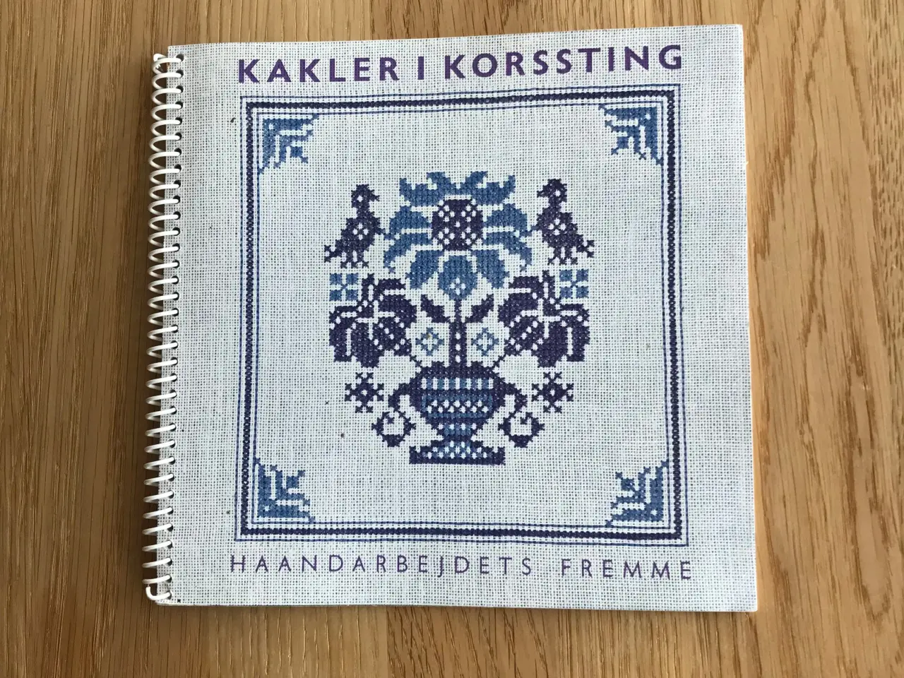 Billede 1 - Kakler i Korssting II  -  Haandarbejdets Fremme