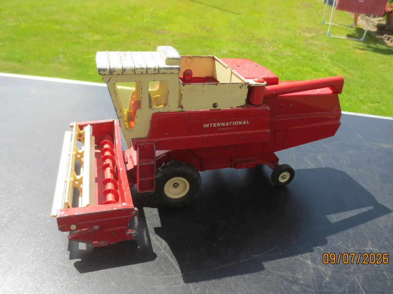 Billede 1 - 1 stk Modelmejetærsker IH International AXIAL  